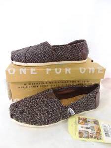 lot 362 image: TOMS New Brown Chevron Pattern Sz 5