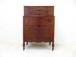 lot 193 image: Elegant Antique Dresser