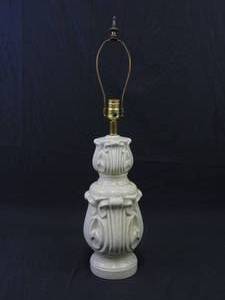 lot 185 image: Vintage Textured Ceramic Mid Century Table Lamp in Beige and Off-White Tones