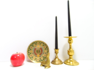 lot 327 image: Lot of Vintage Brass Items