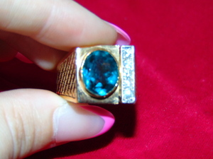 lot 81 image: Mens 14KT Gold and Blue Topaz and Diamond Rock n Roll Ring