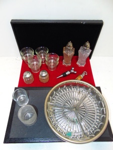 lot 609 image: Large Vintage Glassware Lot