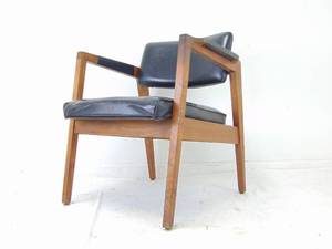 lot 23 image: Beautiful Vintage Mid Century Solid Walnut and Vinyl Chair by Indiana Chair Co.