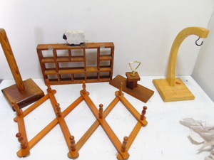 lot 641 image: Lot of Wood Household Items