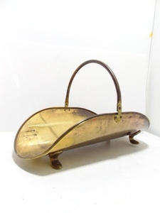 lot 642 image: Brass Finish Vintage Magazine Holder