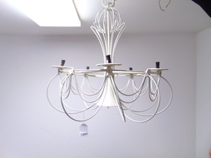lot 652 image: Forcast Lighting Co. White 5 Bulb Chandelier
