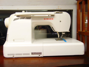 lot 657 image: Singer Futura Quartet SEQS-6000 Sewing and Embroidery Machine W192