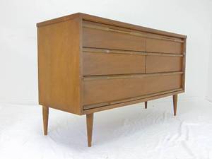 lot 25 image: Vintage Mid Century Dresser by Bassett Furniture