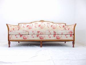 lot 57 image: Vintage Mahogany Trimmed Elegant Floral Sofa