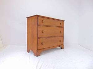 lot 56 image: Vintage Maple Chest of Drawers