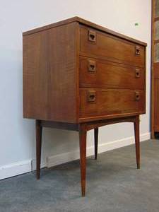 lot 35 image: Vintage Mid Century Long Legged Chest of Drawers by Stanley Furniture