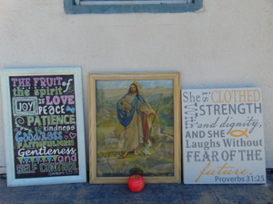 lot 363 image: Lot of Wall Decor