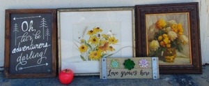 lot 373 image: Cute Country and Farmhouse Wall Decor Lot