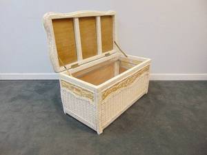 lot 187 image: Vintage Pier 1 Wicker Hope Chest- Jamaica Collection