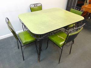 lot 39 image: Vintage Mid Century Retro Kitchen Dining Set Dining Set in Black Metal and Apple Green Vinyl  Table Leaf