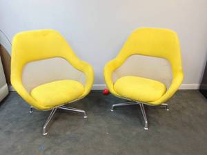 lot 41 image: Pair of COALESSE for STEELCASE Sunshine Yellow Lounge Chairs with Aluminum Bases
