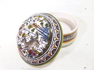 lot 178 image: Vintage Portuguese Handpainted Trinket Box