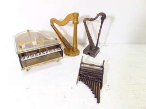 lot 541 image: Vintage Mini Instruments Lot