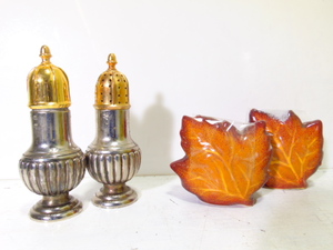 lot 543 image: Two Pairs of Salt and Pepper Shakers