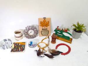 lot 544 image: Large Vintage Misc. Lot