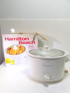 lot 569 image: Hamilton Beach 3 Quart Slow Cooker White Model # 33130TC Like New