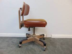 lot 457 image: The Hon Company Vintage Rolling Desk Chair- Made in USA