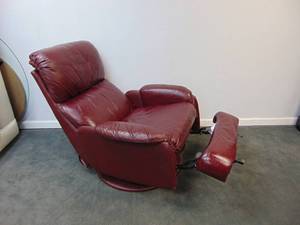 lot 60 image: Vintage Genuine Leather BARCALOUNGER Recliner Chair in Burgundy SWIVELS