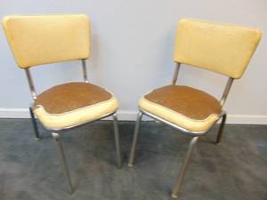 lot 461 image: Pair of Marl Metal MFG. Vintage Chairs