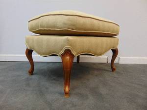 lot 466 image: Vintage Queen Anne Style Beige Ottoman or Footrest