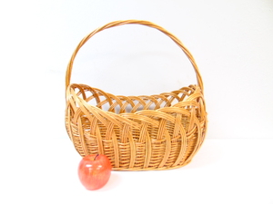 lot 424 image: Great Quality Basket