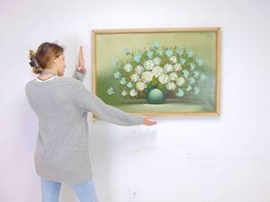 lot 304 image: Kitschy Vintage Original Oil Painting of White Flowers Signed and Framed