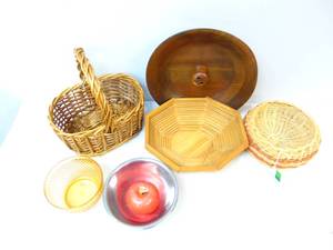 lot 579 image: Lot of Vintage Baskets, Nut Bowl and More
