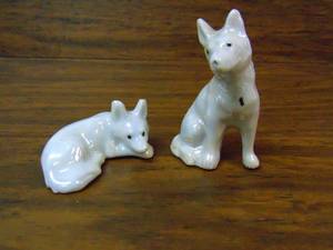 lot 438 image: Vintage Set Minature Dog Figurines Made In Japan Lusterware