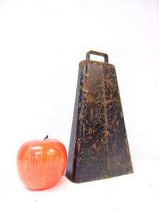 lot 604 image: Antique Cowbell