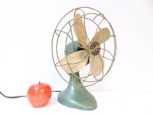 lot 146 image: Le John Desk Fan Vintage Metal Blade Retro 13 Cage Working Art Deco Huntington