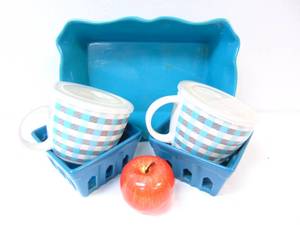 lot 623 image: Teal Kitchen Lot