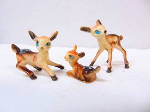lot 635 image: Tiny Vintage Fawn Figurines- Hong Kong