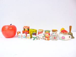 lot 640 image: Lot of Cute and Tiny Ceramics & Knick Knacks