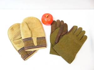 lot 642 image: Vintage Gloves & Vintage Mittens