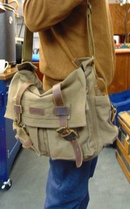 lot 137 image: Vintage KATTEE Canvas Leather Mens 14 Laptop Messenger Shoulder Bag School Satchel