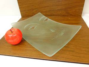 lot 125 image: Vintage 90s Bent Glass Plate with Face Etched- Art Deco