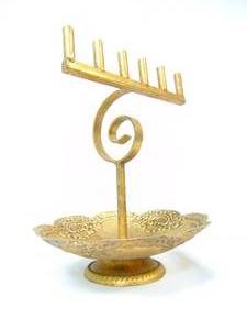 lot 132 image: Vintage Style Metal Jewelry Display