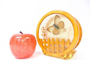 lot 653 image: Vintage Gamut Design USA Butterfly Cottagecore Lucite Resin Wood Trivet Napkin Holder