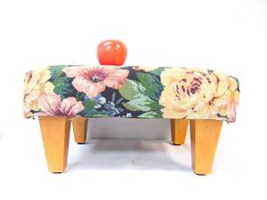 lot 127 image: Vintage Floral Wood Legs Foot Stool