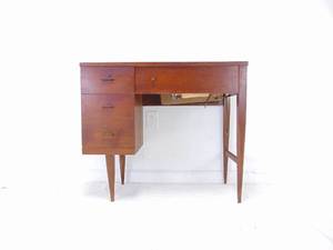lot 159 image: Singer Sewing Machine Table with Sewing Machine