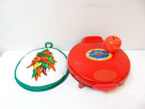 lot 511 image: Microwavable Tortilla Warmer and Santa Fe Quesadilla Maker- Working