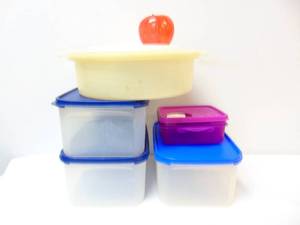 lot 512 image: Vintage TUPPERWARE Lot