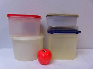 lot 513 image: Vintage TUPPERWARE Lot 2