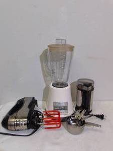lot 530 image: Kitchen Appliance Lot with Oster Blender, Coffee Grinder, and Mixers - all Working