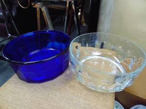 lot 532 image: Two Glass Bowls Made in France